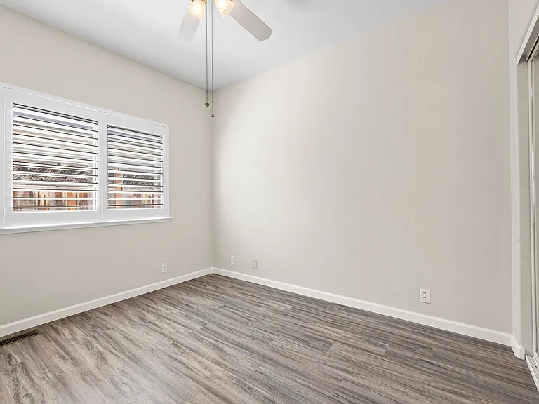 560 Diana Ave — Photo 29