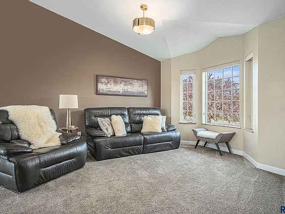 5th image of 1106 Cherry Dr