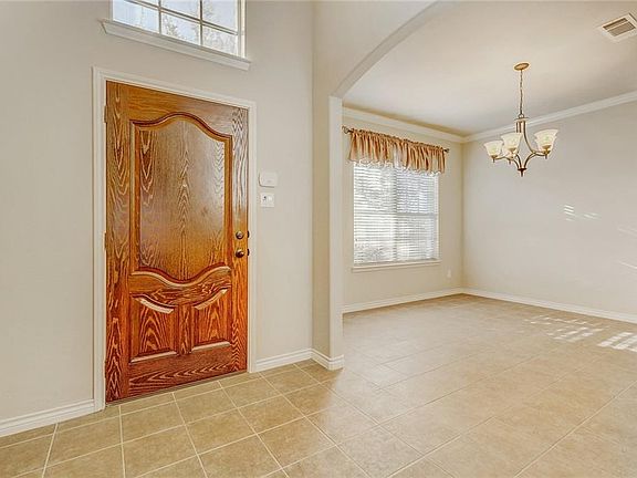 5th image of 472 Commonwealth Dr