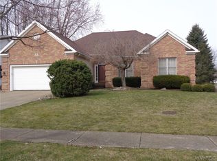 6 S Parrish Dr, Amherst, NY 14228