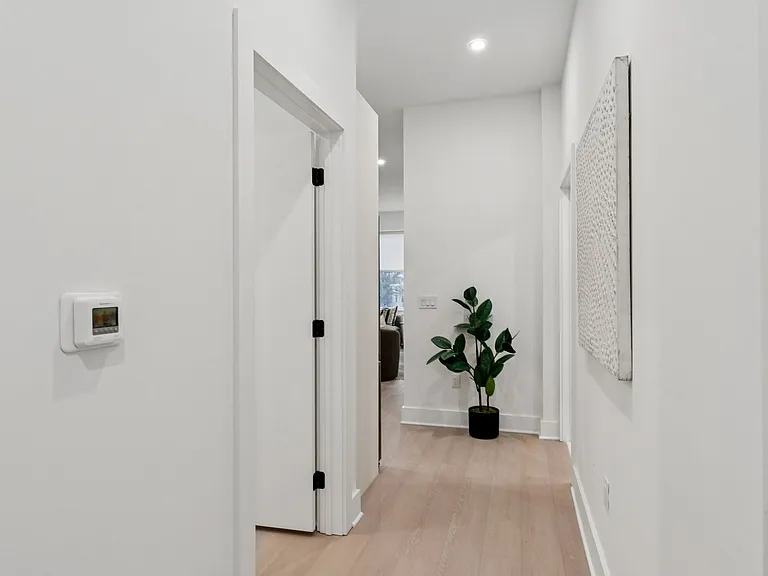 20 West — Photo 264