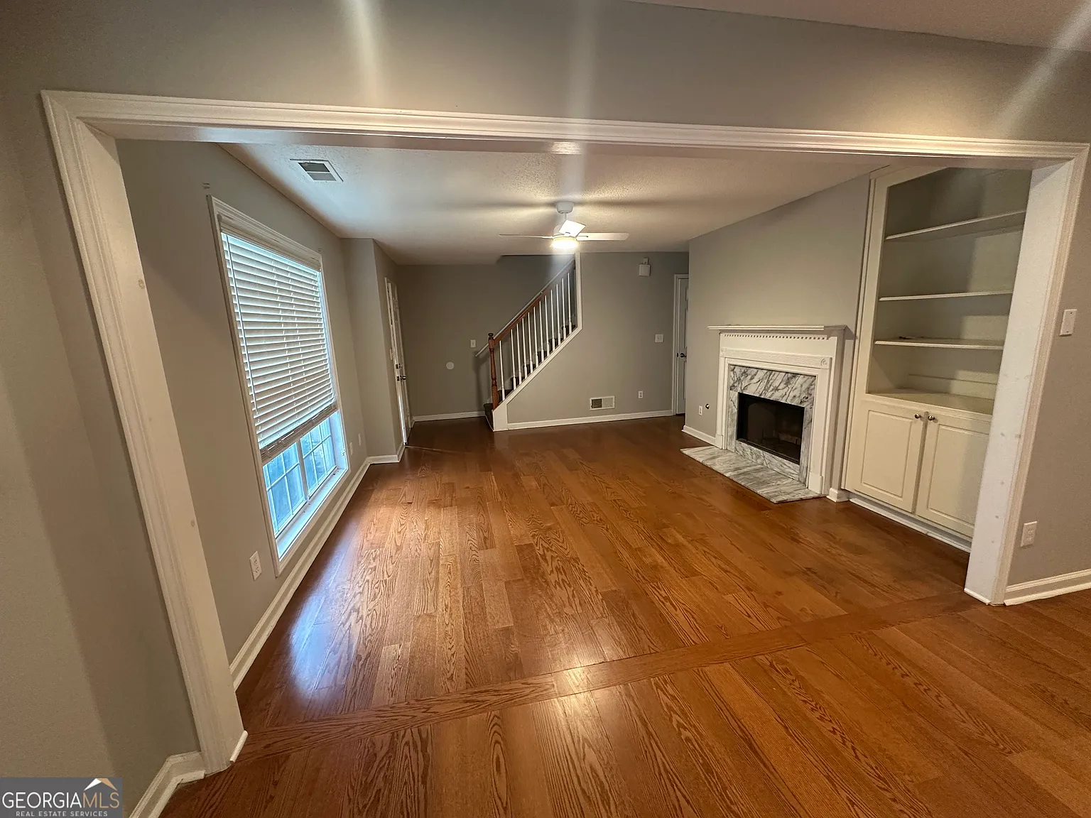 3 bed, 2.5 bath, 2002 sqft, $2,000 — Photo 3