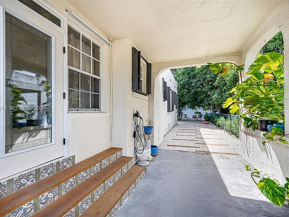 4th image of 1844 NW 47th St