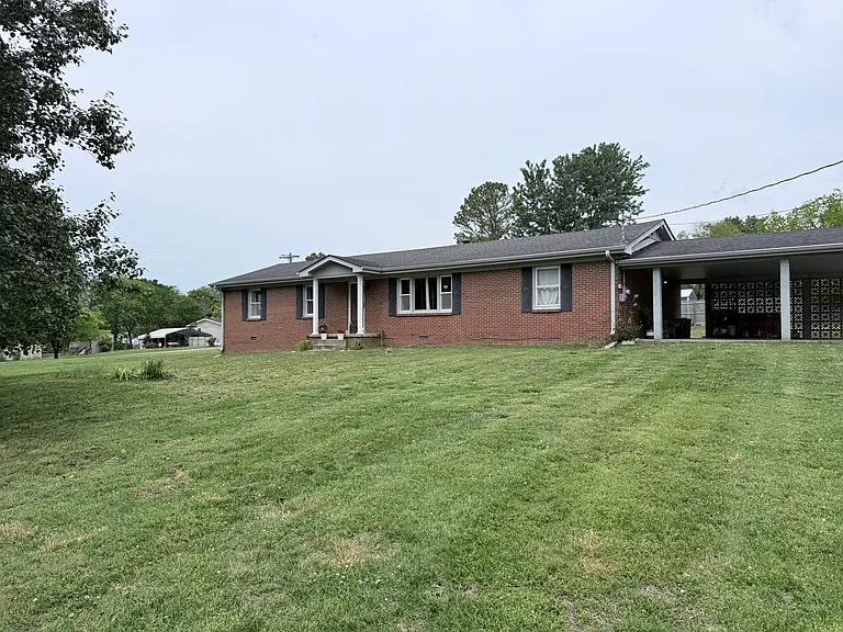 102 Fairfield Rd W — Photo 18