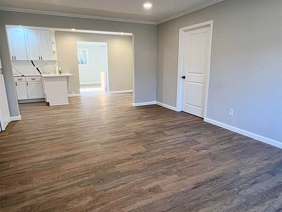 4th image of 10 Franklin Dr