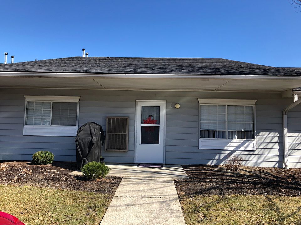1st image of 27069 Oakwood Cir #W121