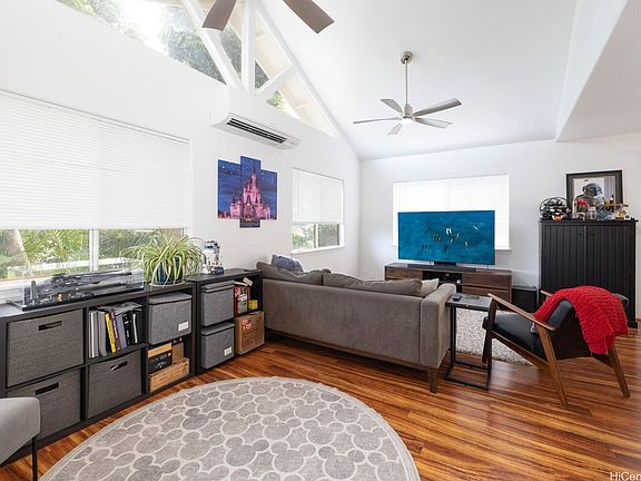 4th image of 94-689 Lumiaina St