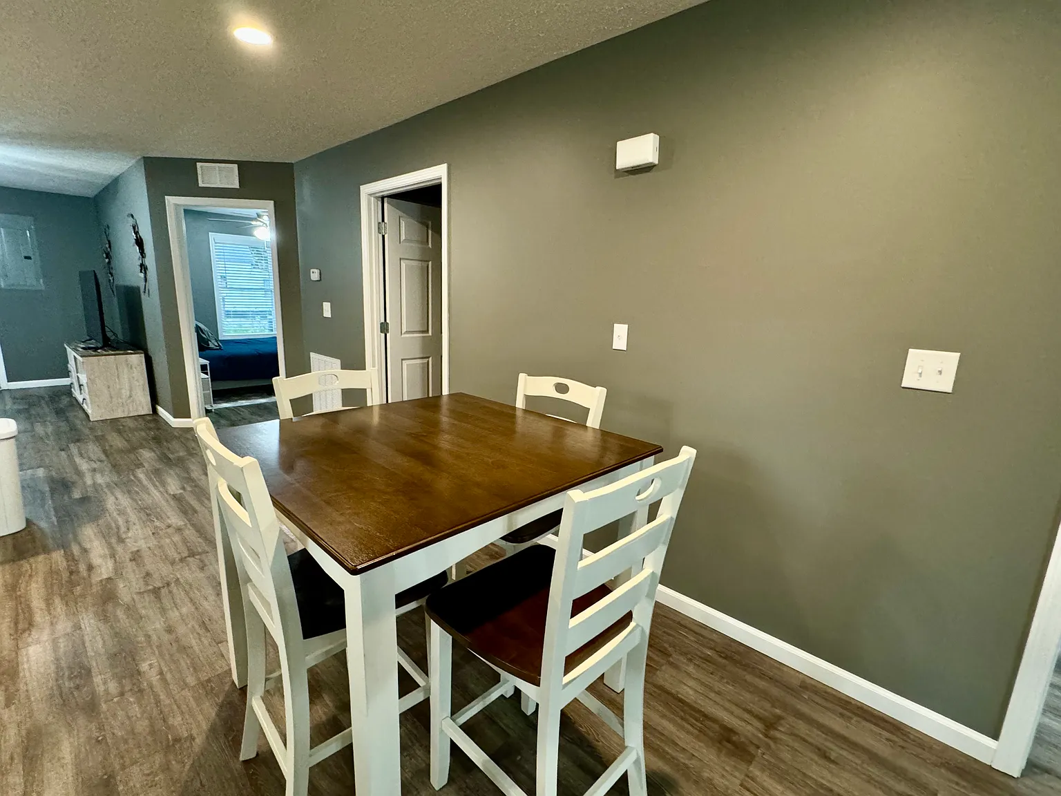 2 bed, 1086 sqft, $1,600 — Photo 2