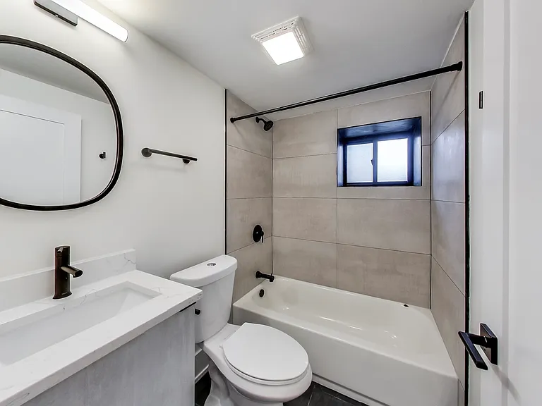 2551 W Hirsch St #1E — Photo 7