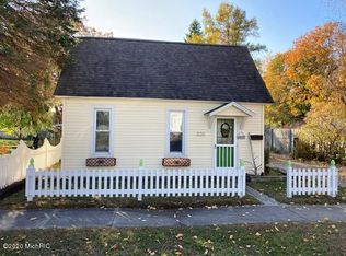 335 4th Ave, Manistee, MI 49660