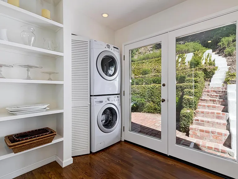 1448 N Beverly Dr — Photo 16