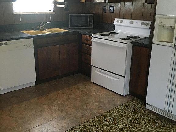 3rd image of 5915 Perry Ln