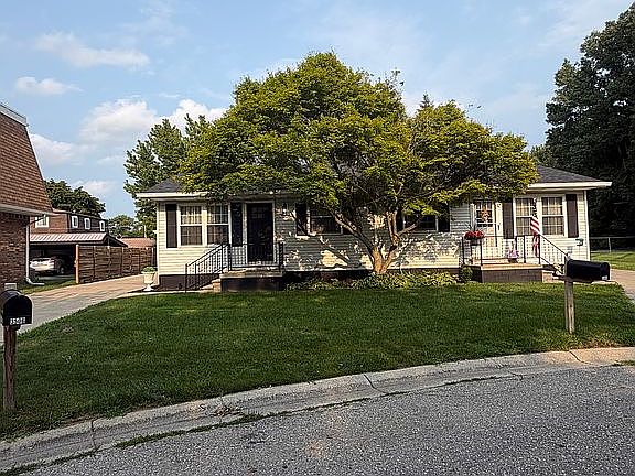 2nd image of 3506 Holland Park Ln