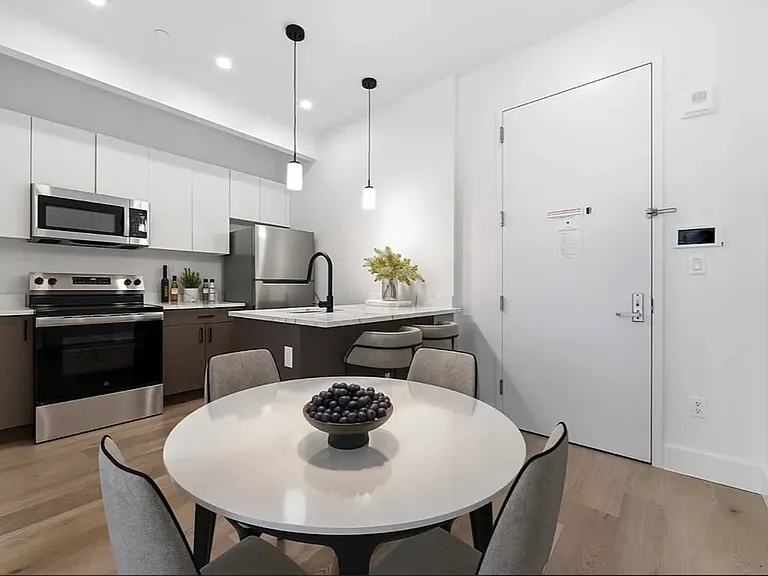 89-25 162nd St #1507 — Photo 3