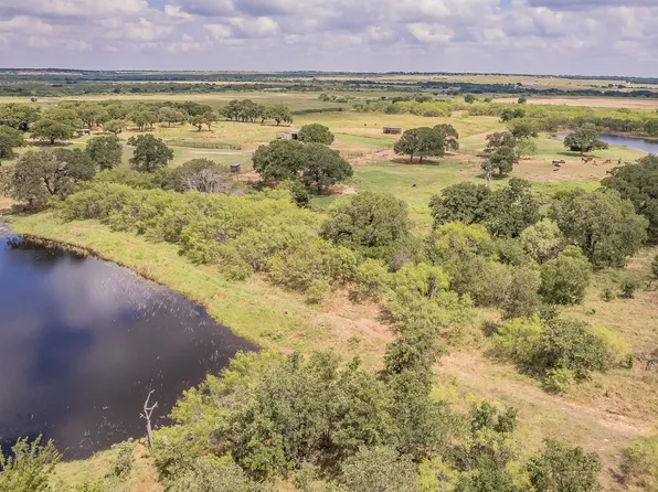 495 Lyles Ln, Henrietta, TX 76365