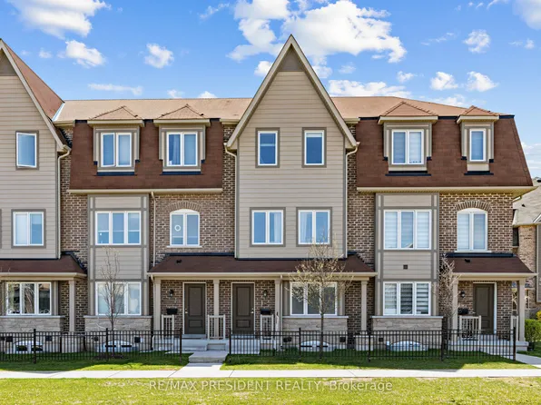 50 Edinburgh Dr #14, Brampton, ON L6Y 1N9
