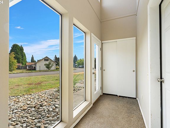 2nd image of 9012 NE 74th St