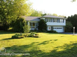 18 Campus View Dr, Loudonville, NY 12211