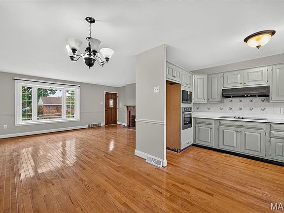 5th image of 3821 Upton St