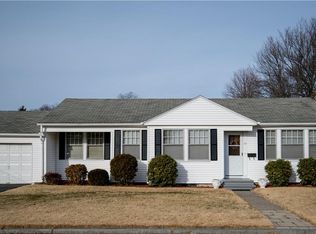 59 Winthrop St, Riverside, RI 02915