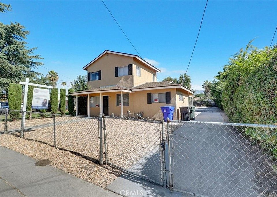 1st image of 948 W 10th St