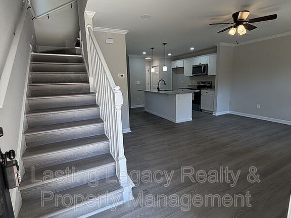 3rd image of 2036 Harrison Ave