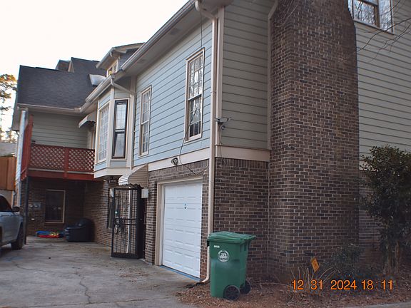 Side Yard / Drive Way / Garage Entrance