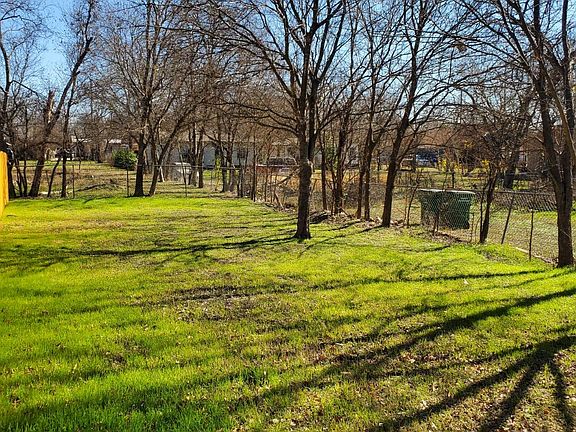 5th image of 118 Esmeralda Dr #104