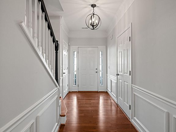 3rd image of 5529 Golden Arrow Ln