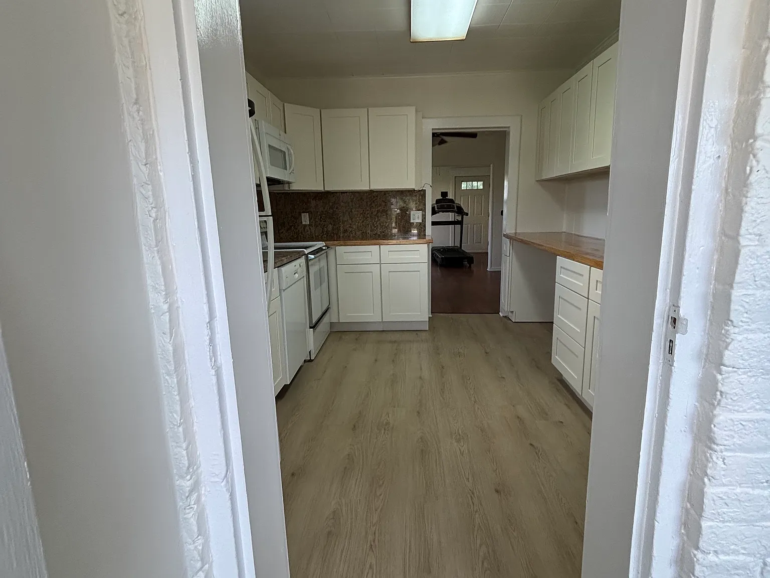 2 bed, 1.5 bath, 1200 sqft, $1,900 — Photo 3