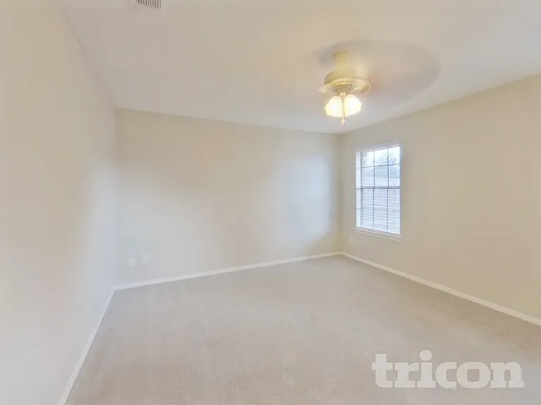 1020 Almond Dr — Photo 9