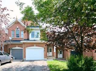 71 Hemlo Cres, Ottawa, ON K2T 1E1