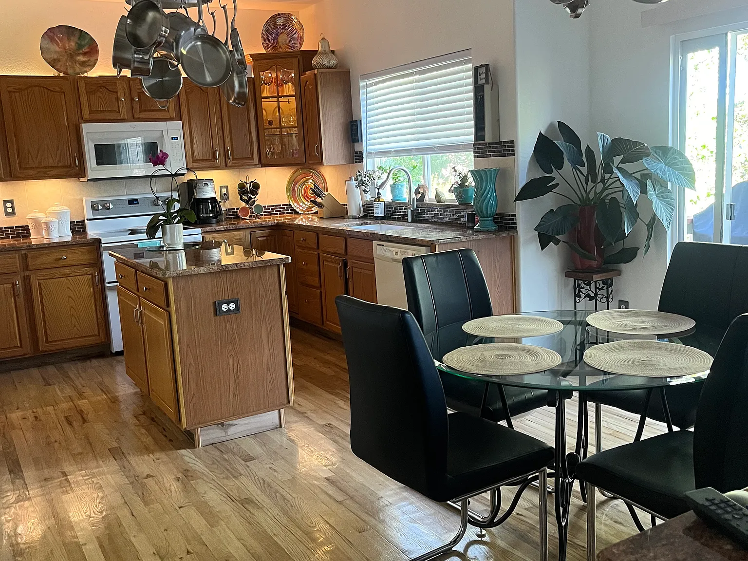 1 bed, 640 sqft, $1,100 — Photo 3