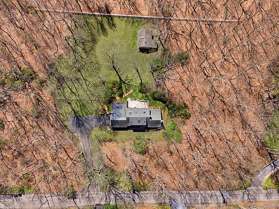 2nd image of 14 Blueberry Ridge Road