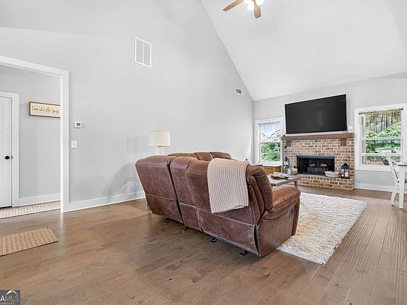 5th image of 1215 Shiva Blvd