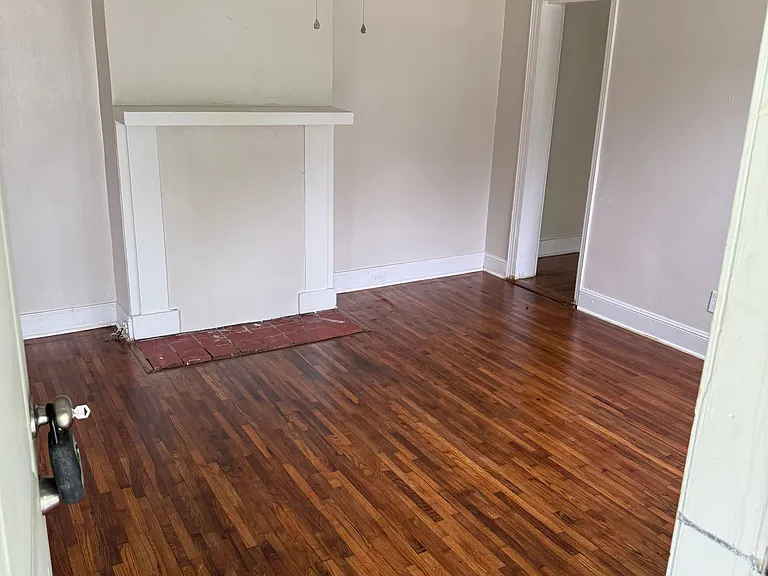 1613 Charles St — Photo 2