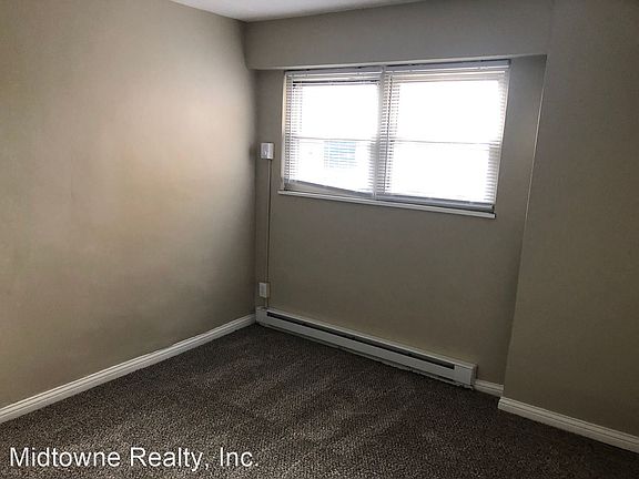 5th image of 530 W Berry St APT 211