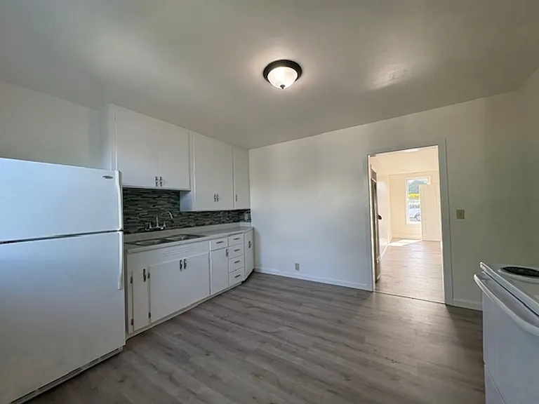 301 S G St — Photo 8
