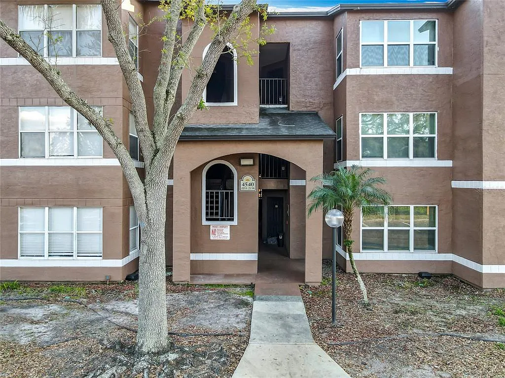 1 bed, 1.0 bath, 735 sqft, $1,200 — Photo 3