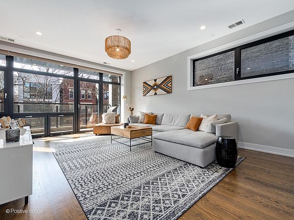 2nd image of 1075 N Paulina St #2