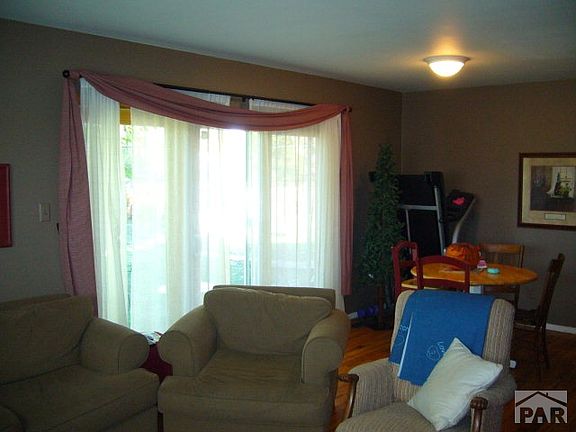 3rd image of 11 Bruce Ln