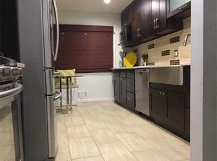 20 Sumutka Ct, Carteret, NJ 07008
