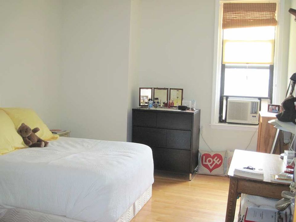 2nd image of 61 W 74th St APT 4C