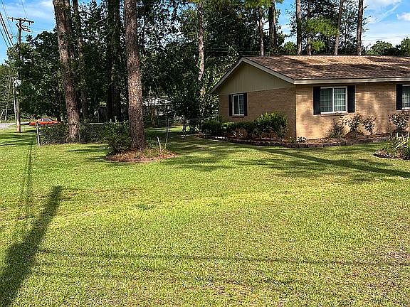 2nd image of 400 Camellia Dr