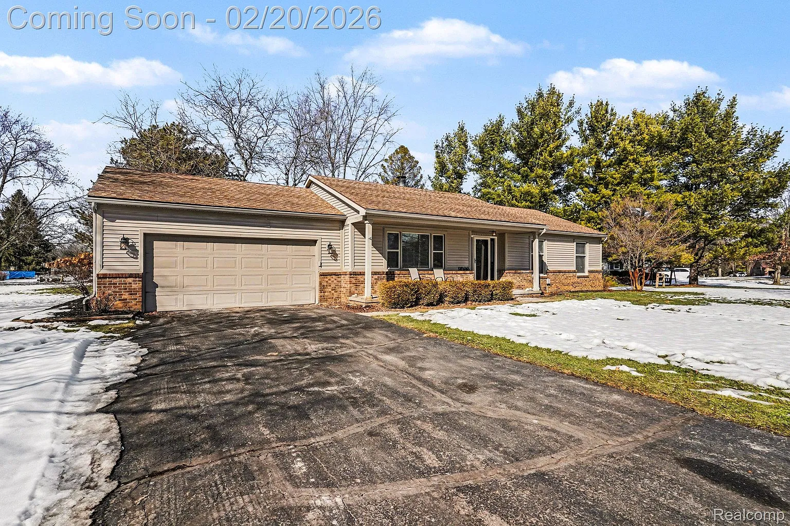 9566 Daleview Dr photo 1