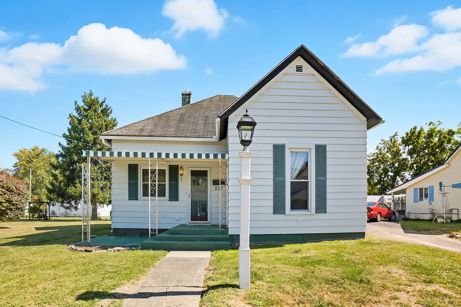 231 W Elm St photo 1