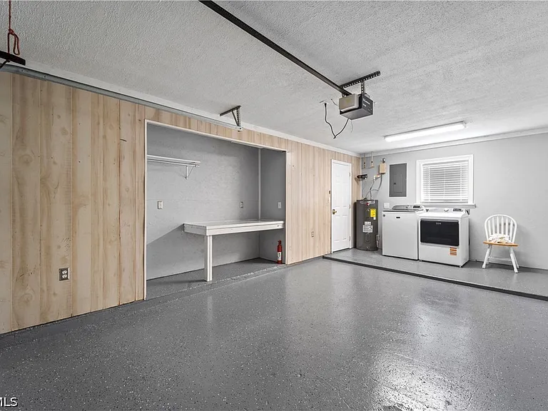 1290 Barrett Rd — Photo 15