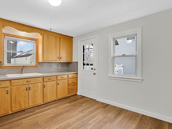 5th image of 33 Drexel St