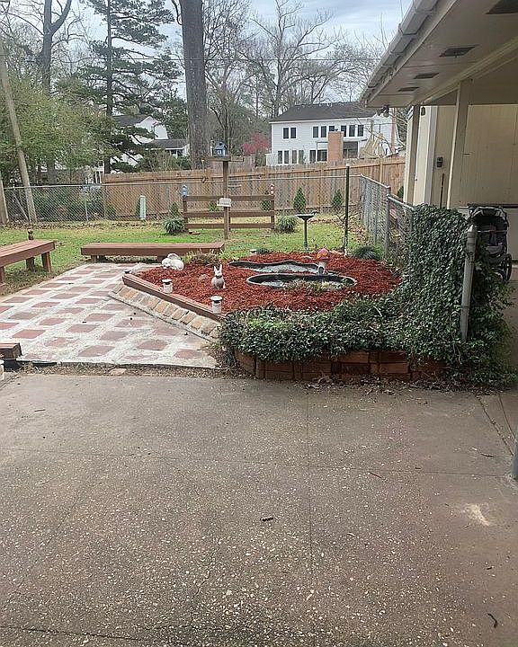 2nd image of 646 College Hill Dr