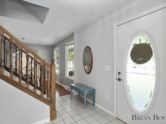 5th image of 6027 Meadowlark St NE